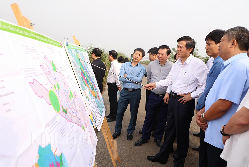 Đồng chí Bí thư Tỉnh ủy thị sát một số địa điểm phát triển kinh tế- xã hội tại Nho Quan