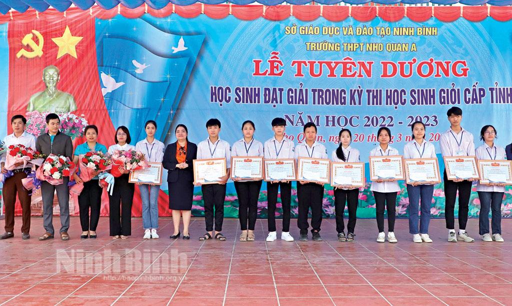 Phát huy truyền thống 60 năm, Trường THPT Nho Quan A tiếp tục thi đua dạy tốt, học tốt
