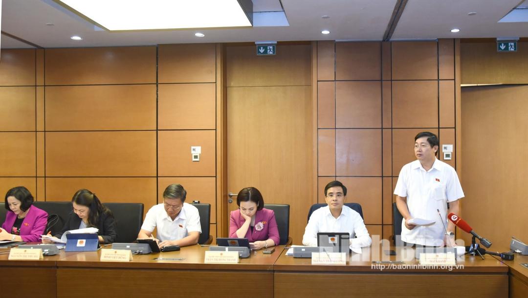 Kỳ họp thứ 6, Quốc hội khóa XV: Đại biểu Quốc hội thảo luận tại tổ về dự án Luật Tổ chức Tòa án nhân dân (sửa đổi)