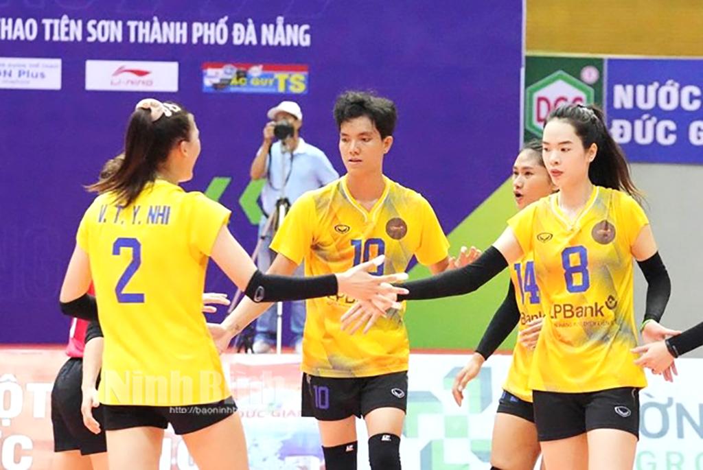 Vòng II Giải bóng chuyền vô địch quốc gia Cúp Hóa chất Đức Giang 2023: Bích Tuyền tỏa sáng, nữ Ninh Bình LienVietPostBank giành điểm trước ViettinBank