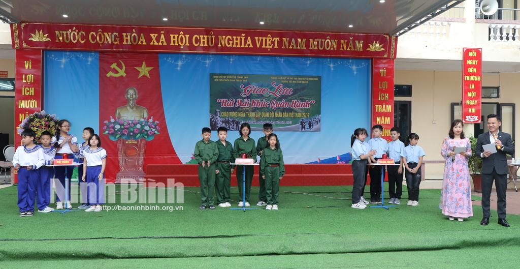Thành phố Ninh Bình: Quan tâm giáo dục truyền thống cách mạng cho học sinh