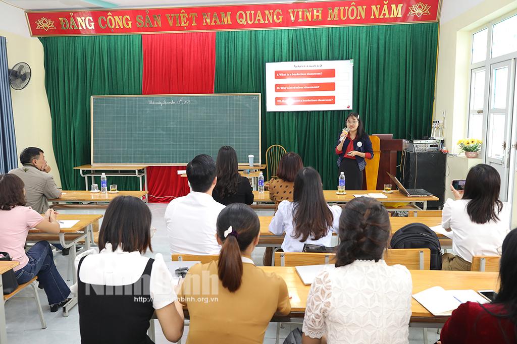 Bồi dưỡng kết nối "Lớp học tiếng Anh không biên giới" và dạy học phát triển năng lực học sinh tiểu học