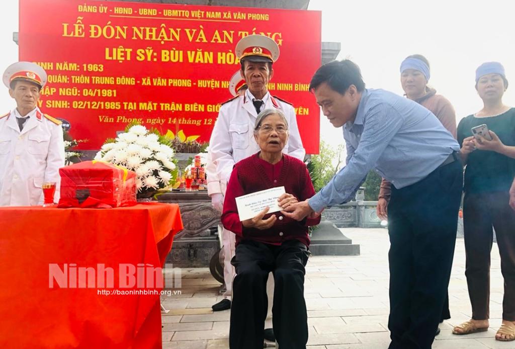 Đón nhận hài cốt Liệt sỹ Bùi Văn Hòa về quê hương tại xã Văn Phong