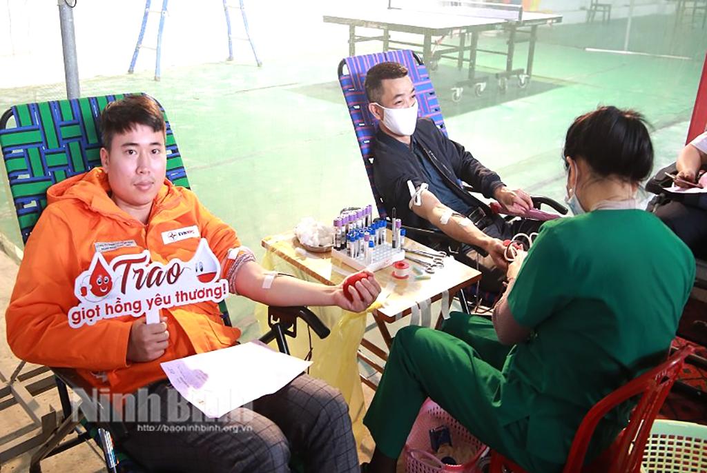 Năm 2023, đoàn viên, thanh niên Công ty TNHH MTV Điện lực Ninh Bình hiến gần 100 đơn vị máu