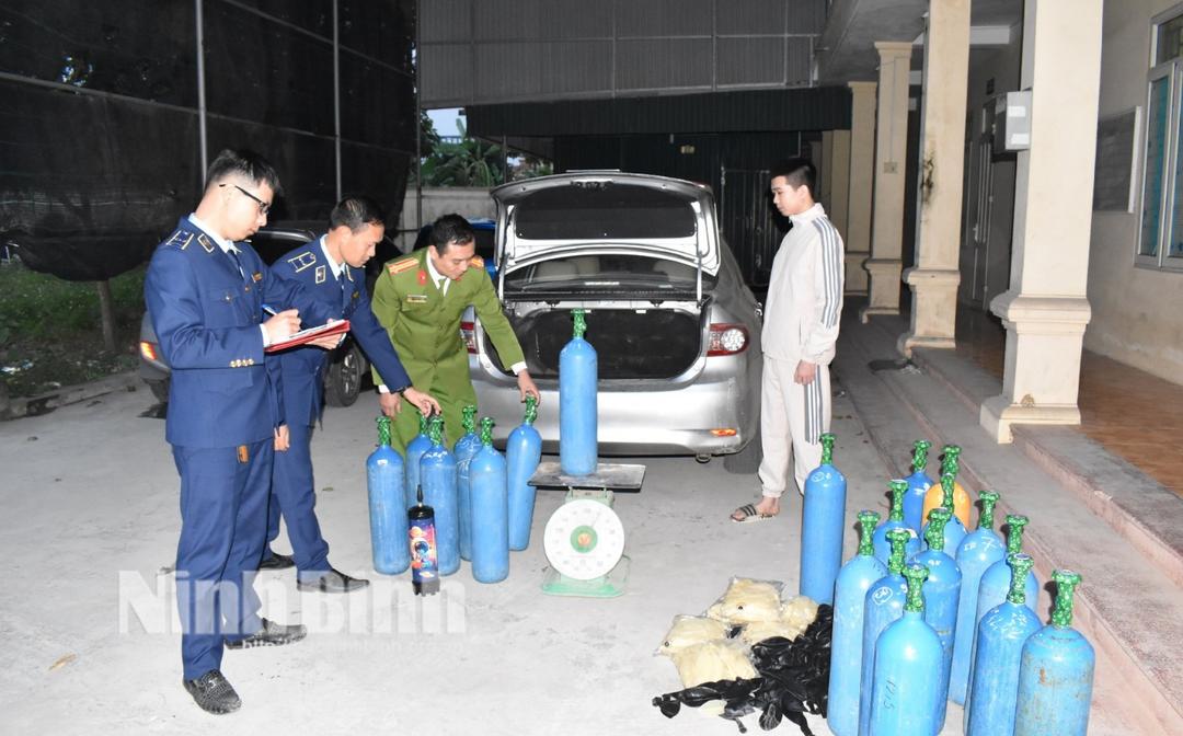 Phòng Cảnh sát kinh tế Công an tỉnh kiểm tra, bắt giữ đối tượng có hành vi mua bán khí cười