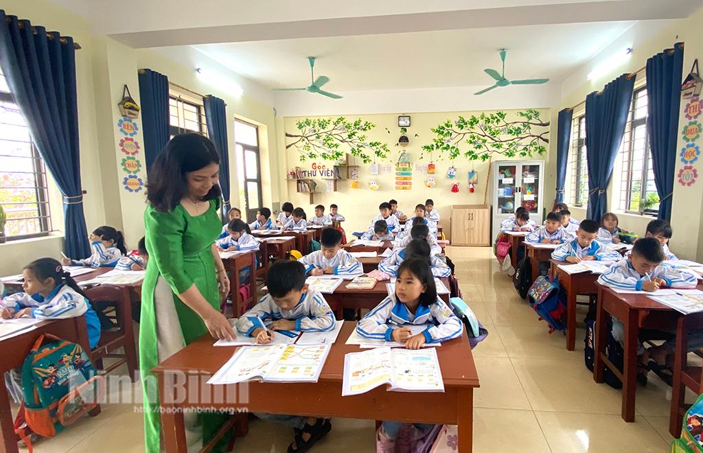 Trường Tiểu học Khánh Hồng: Phát huy vai trò nêu gương của cán bộ, giáo viên