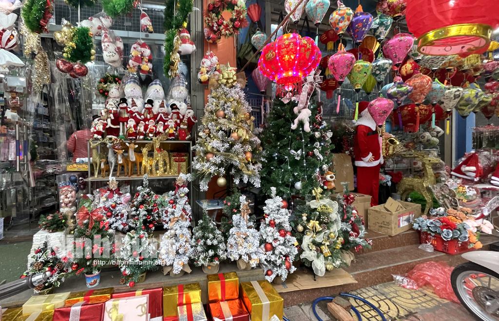 Thị trường trang trí Giáng sinh 2023: Nhiều mặt hàng mới đa dạng, phong phú