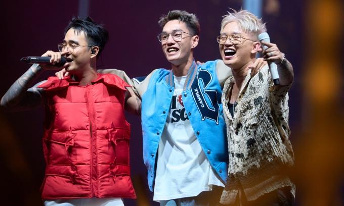 B Ray khuấy động sân khấu cùng dàn học trò Rap Việt