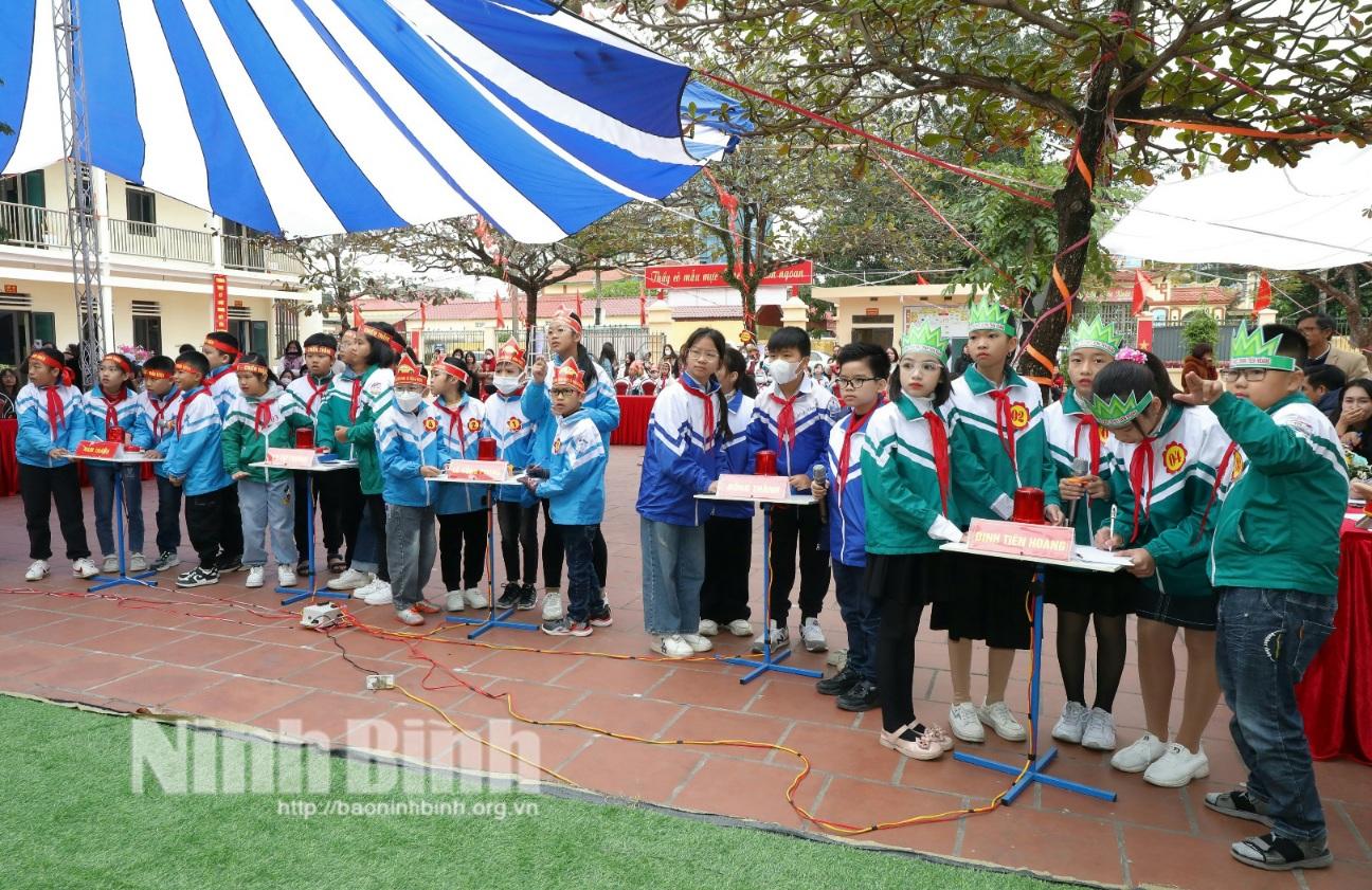 Giao lưu giáo dục kỹ năng tham gia giao thông an toàn cho học sinh tiểu học
