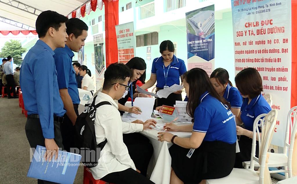 Xuất khẩu lao động "lập đỉnh" mới trong 10 năm qua