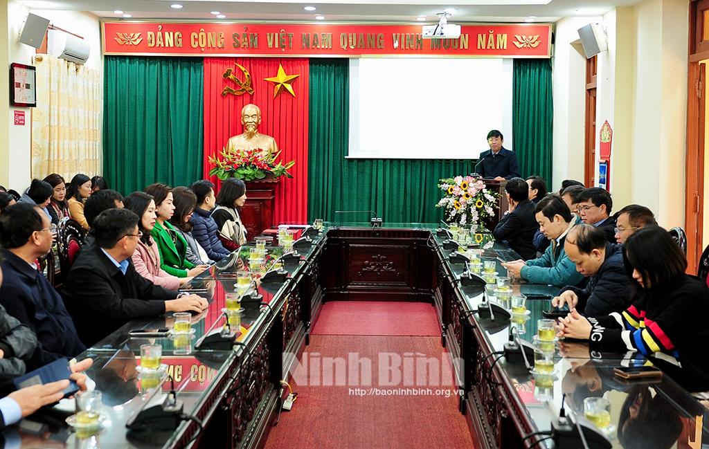 Lớp bồi dưỡng nghiệp vụ công tác Lịch sử Đảng nghiên cứu thực tế tại huyện Hoa Lư