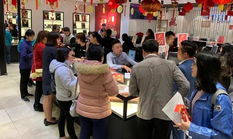 Các doanh nghiệp điều chỉnh mạnh, giá vàng trong nước vọt lên 78 triệu đồng