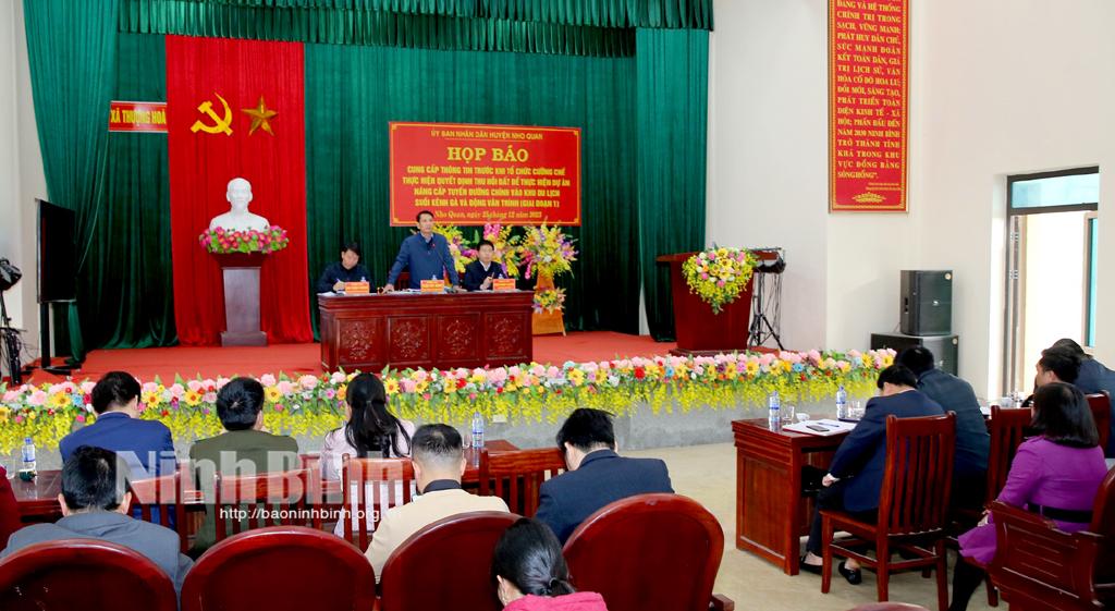 Họp báo về việc tổ chức cưỡng chế thu hồi đất thực hiện Dự án nâng cấp tuyến đường chính vào Khu du lịch suối Kênh Gà và động Vân Trình