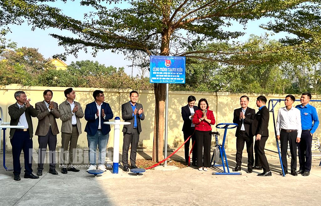 Khánh thành và bàn giao công trình Thanh niên tại xã Lạc Vân