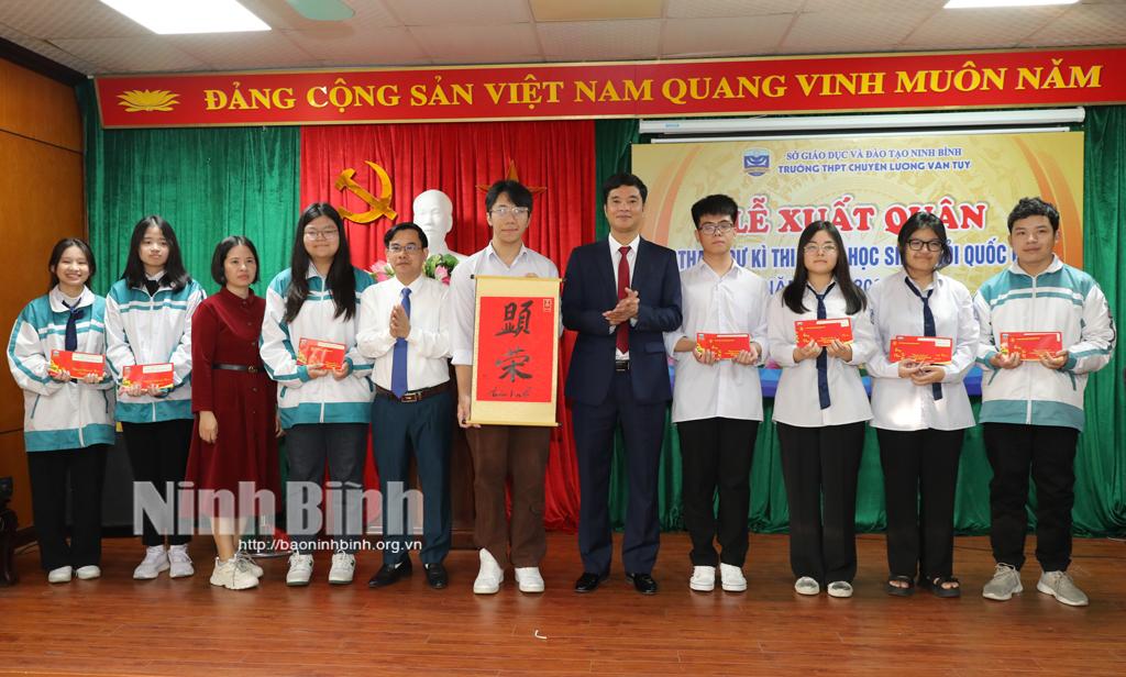 Lễ xuất quân tham dự Kỳ thi học sinh giỏi quốc gia năm học 2023-2024