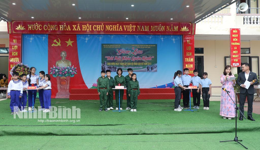 Tổ chức chương trình giao lưu "Hát mãi khúc quân hành"