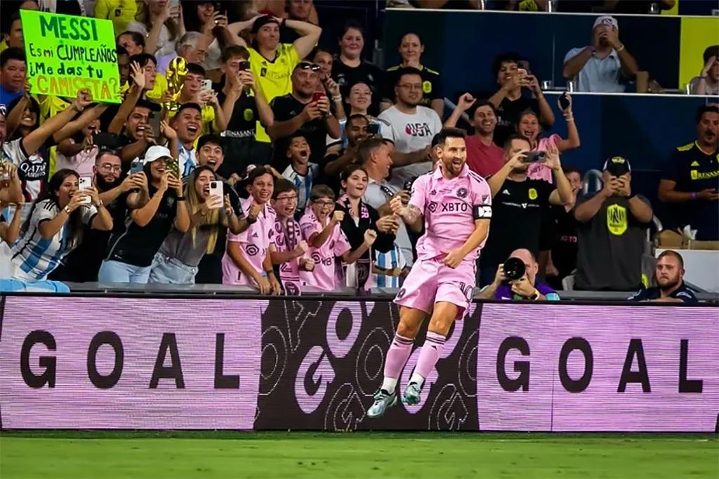 Tạp chí Time vinh danh Lionel Messi là Vận động viên xuất sắc nhất năm