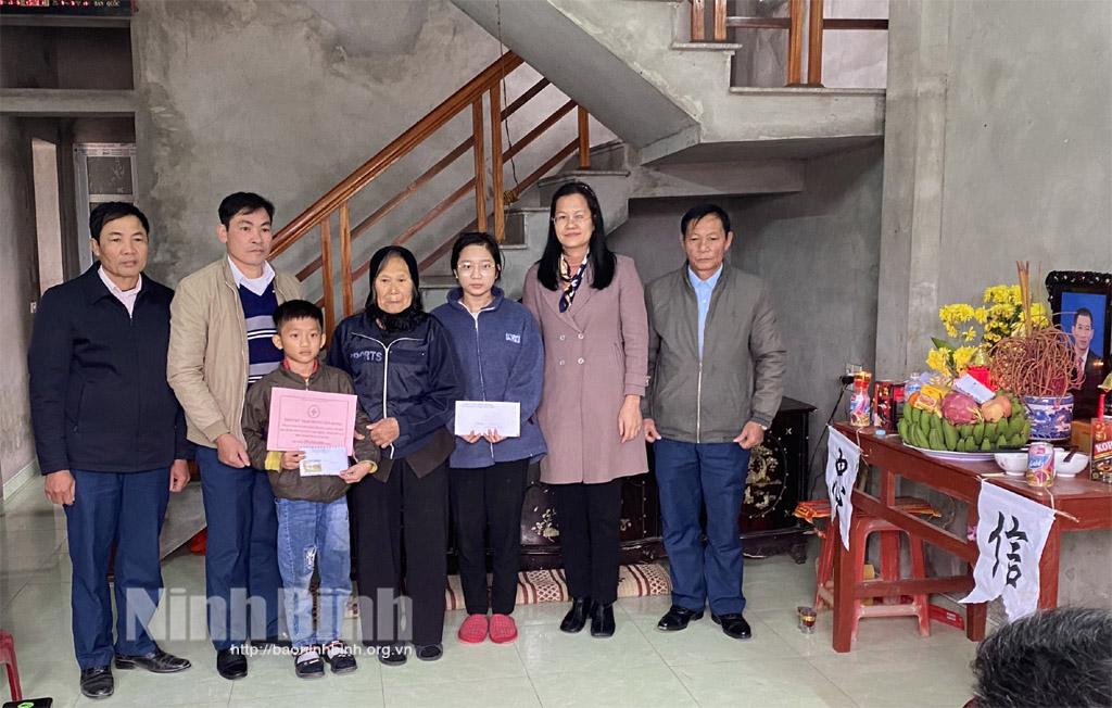 Hơn 700 triệu đồng hỗ trợ gia đình gặp tai nạn giao thông ở Yên Mô