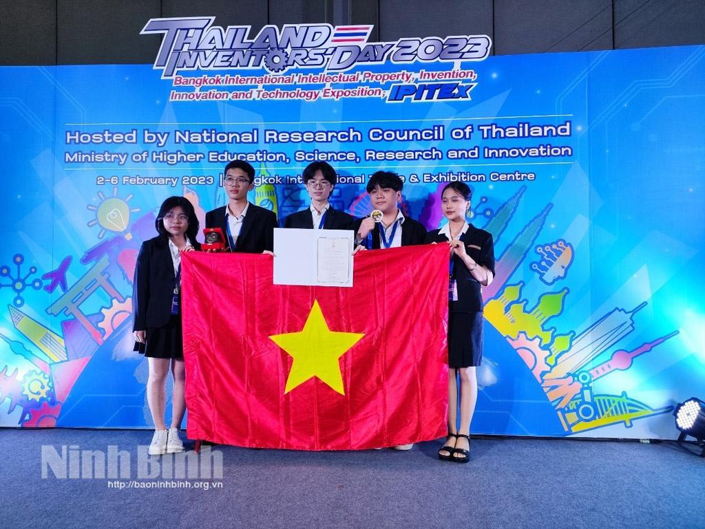 9 học sinh Ninh Bình đạt huy chương vàng tại "Cuộc thi Quốc tế về Sở hữu Trí tuệ, Sáng chế, Đổi mới và Công nghệ iPITEx"