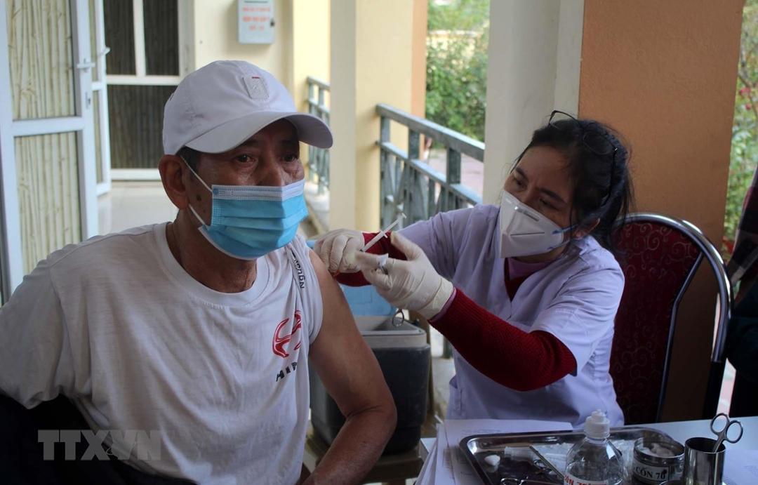 COVID-19 là bệnh nghề nghiệp, được hưởng bảo hiểm xã hội từ ngày 1/4