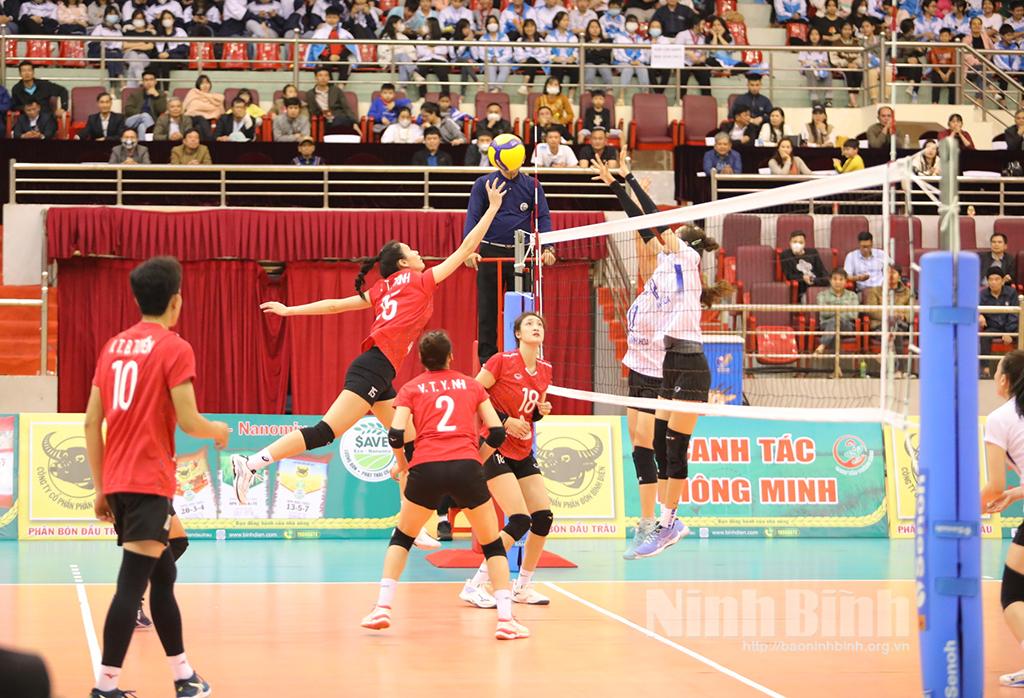 Giải bóng chuyền Cúp Hoa Lư- Bình Điền lần thứ XVII: 2 đội bóng Ninh Bình đều giành chiến thắng