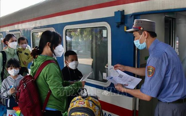 Lưu ý những quy định mới về đổi, trả vé tàu sau Tết