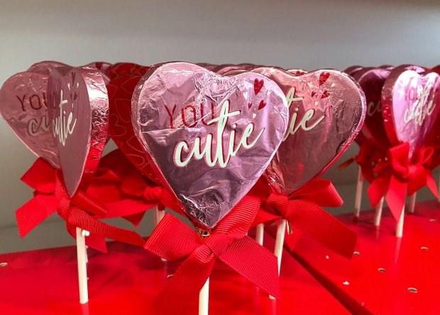 Anh: Lạm phát khiến những món quà tình yêu tăng giá chóng mặt