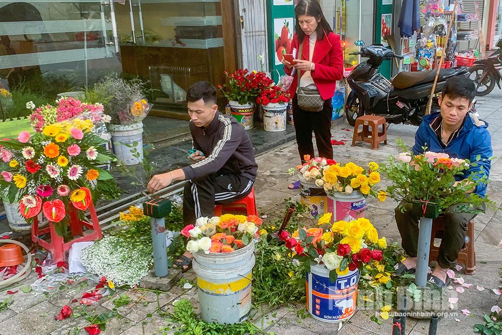 Đa dạng thị trường quà tặng dịp Valentine