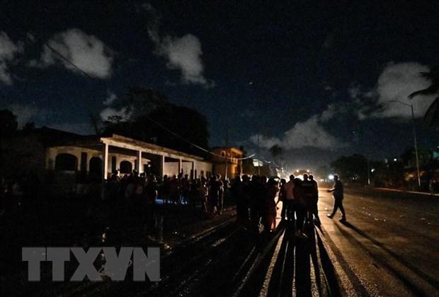 Gần 50% đất nước Cuba mất điện do sự cố đường dây điện cao thế