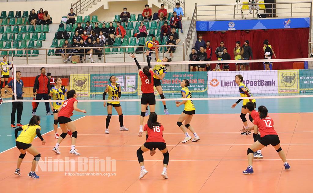 Giải bóng chuyền Cúp Hoa Lư- Bình Điền lần thứ XVII: Hà Phú Thanh Hóa và Hóa chất Đức Giang Tia sáng giành chiến thắng