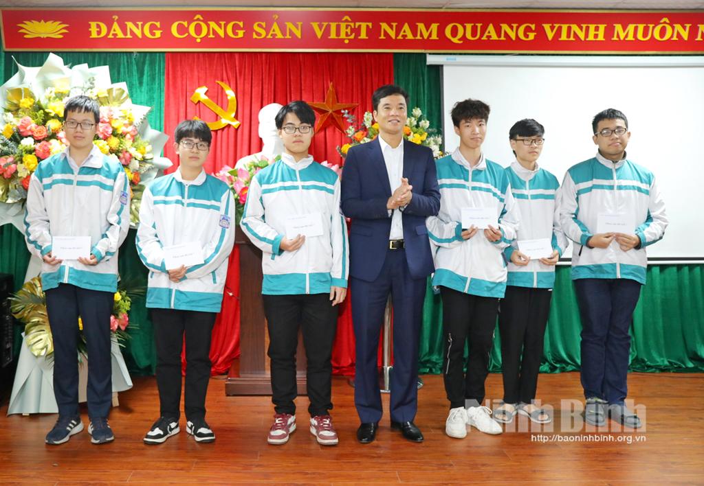 Gặp mặt đội tuyển tham dự kỳ thi chọn HSG quốc gia năm học 2022- 2023