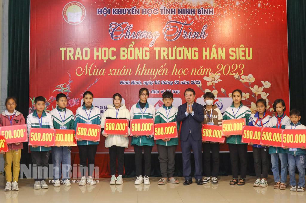 Chương trình trao học bổng Trương Hán Siêu - Mùa xuân khuyến học năm 2023
