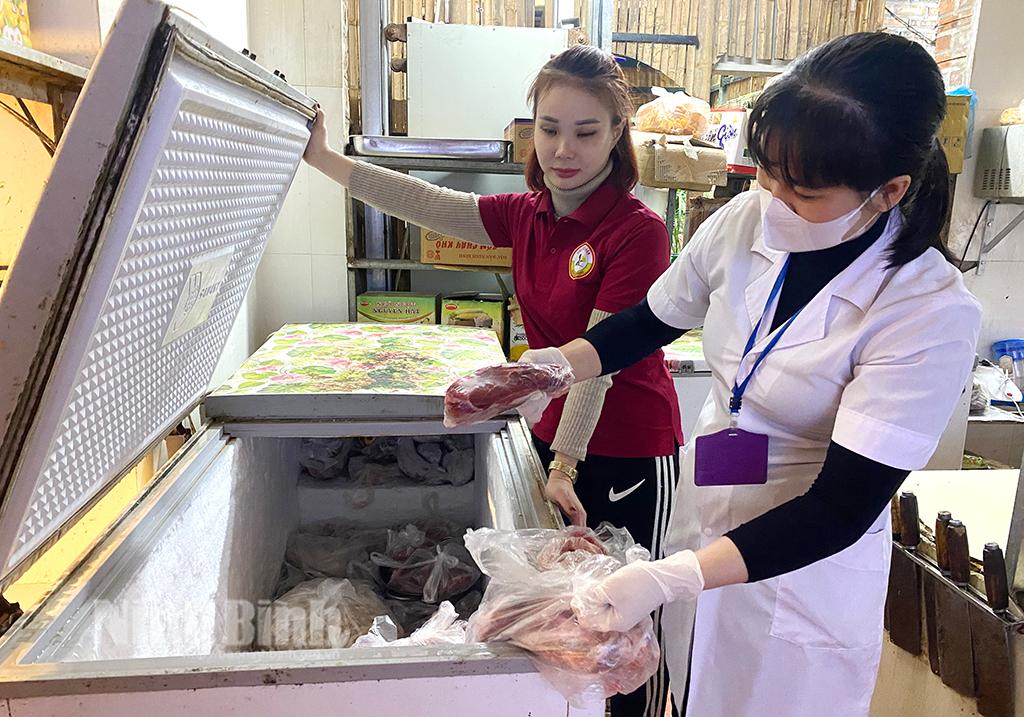 Hoa Lư tích cực kiểm tra, giám sát, đảm bảo ATTP mùa lễ hội xuân