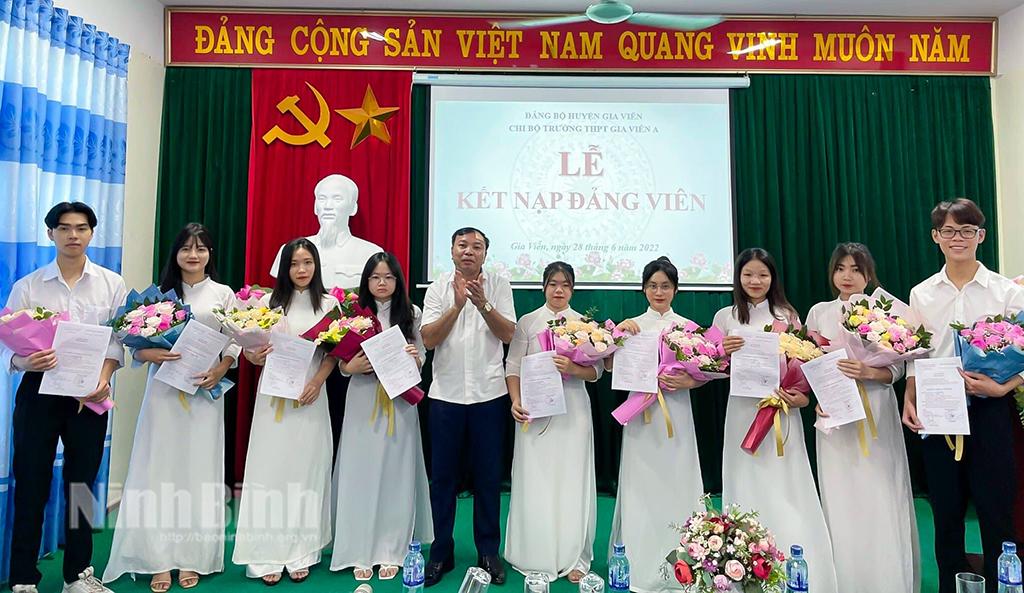 Trường THPT Gia Viễn A chú trọng công tác phát triển đảng viên trong học sinh