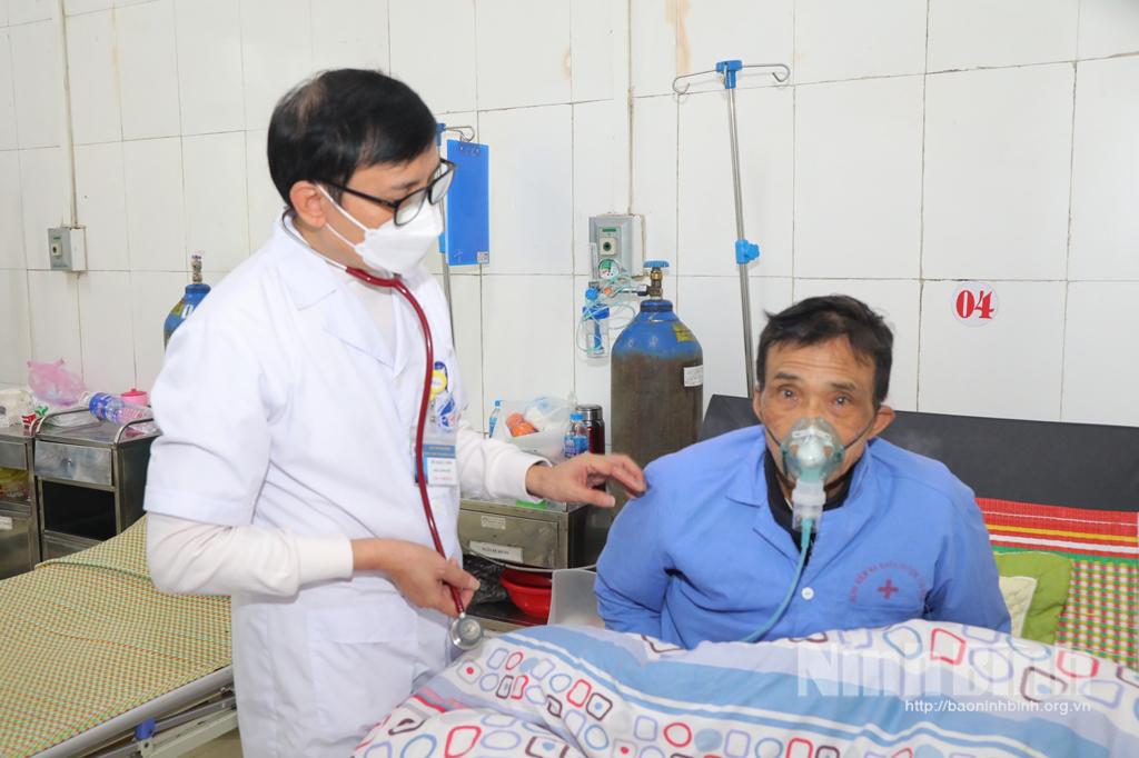 Bác sĩ Đỗ Ngọc Cảnh nhiệt tình, trách nhiệm với nghề