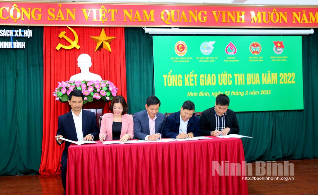 Ký kết giao ước thi đua thực hiện hoạt động ủy thác tín dụng chính sách xã hội năm 2023