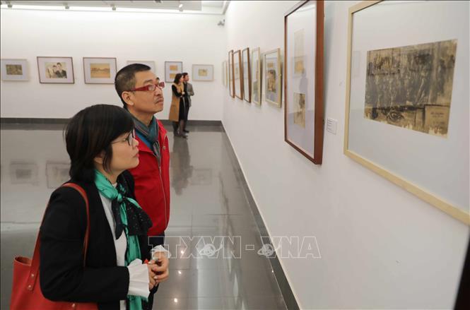Khai mạc triển lãm chuyên đề 'Nghệ sĩ là Chiến sĩ'