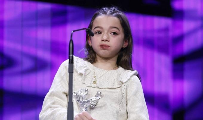 Bé gái 8 tuổi thắng giải Gấu Bạc tại LHP Berlin