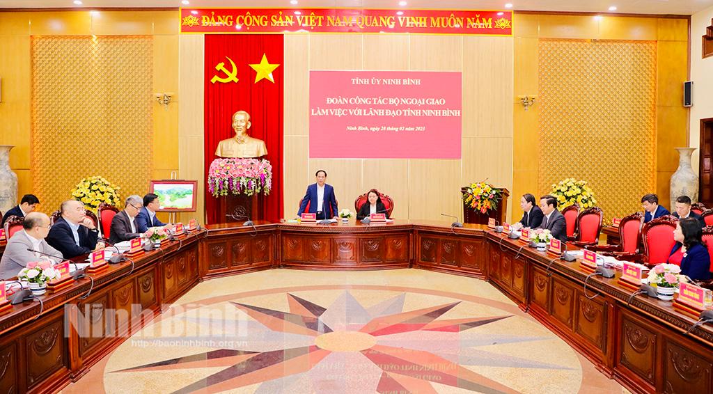 Đoàn công tác Bộ Ngoại giao làm việc với lãnh đạo tỉnh Ninh Bình