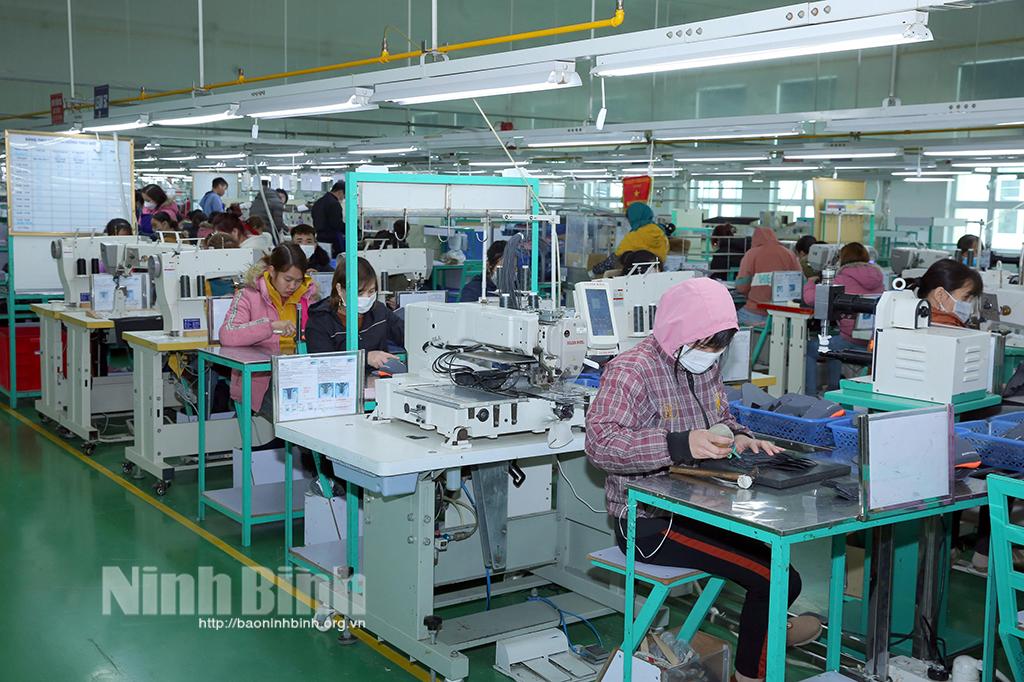 Sản xuất công nghiệp gặp khó đầu năm