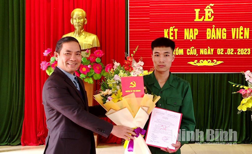 Quan tâm tạo nguồn kết nạp Đảng trong thanh niên nhập ngũ