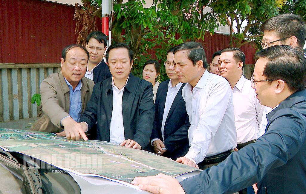 Đồng chí Chủ tịch UBND tỉnh kiểm tra một số công trình, dự án