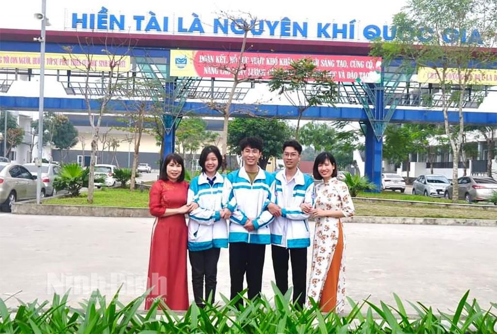 Ngôi trường có 2 học sinh vào vòng dự tuyển thi Olympic quốc tế môn Sinh học