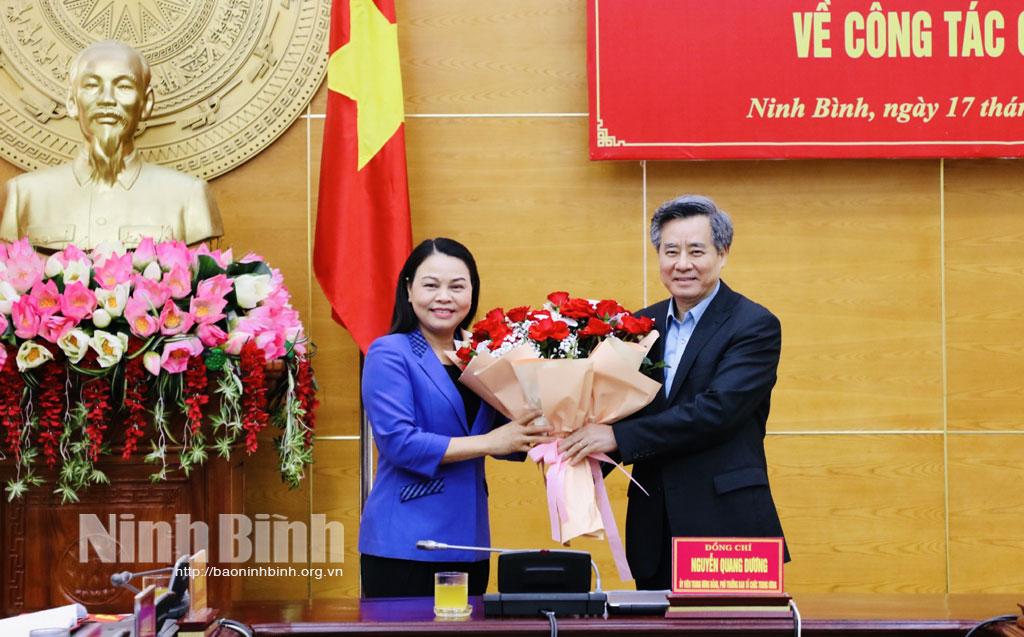 Triển khai Thông báo của Bộ Chính trị về công tác cán bộ