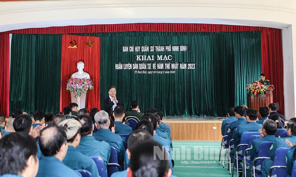 Thành phố Ninh Bình khai mạc huấn luyện dân quân tự vệ mới năm 2023