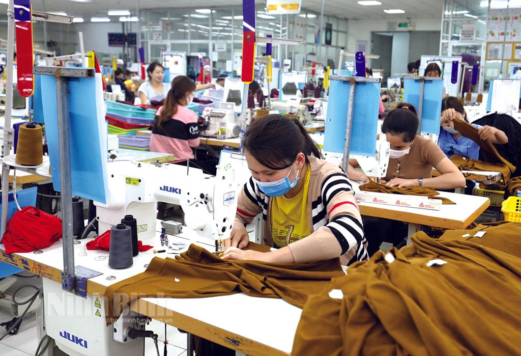 Lao động giá rẻ không còn là lợi thế: (Kỳ 1)- Chưa đến tuổi hưu đã hết tuổi nghề