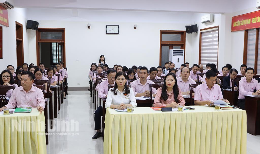 Sơ kết thực hiện mô hình "Tín dụng chính sách đồng hành cùng người dân vượt khó"