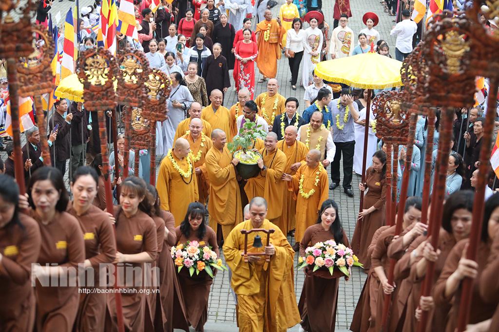 Cung rước cây bồ đề thiêng từ Sri Lanka về chùa Bái Đính