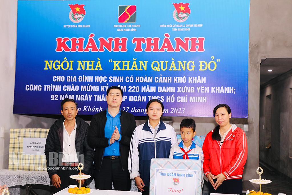 Khánh thành nhà "Khăn quàng đỏ" cho gia đình học sinh có hoàn cảnh khó khăn