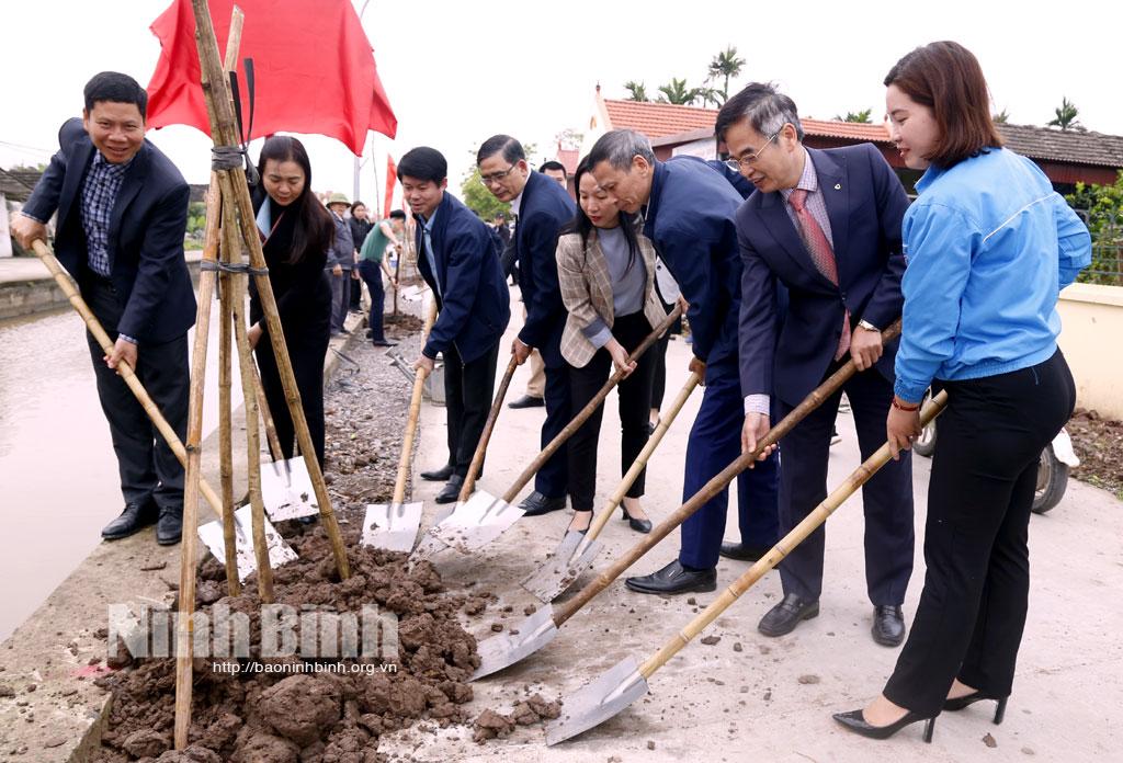 Kim Sơn phát động trồng cây "Vì một Việt Nam xanh"